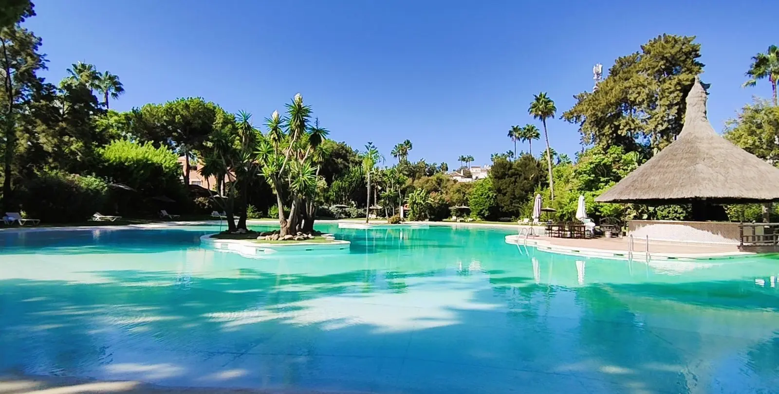 Venta de apartamento en planta media en Guadalmina Baja 19
