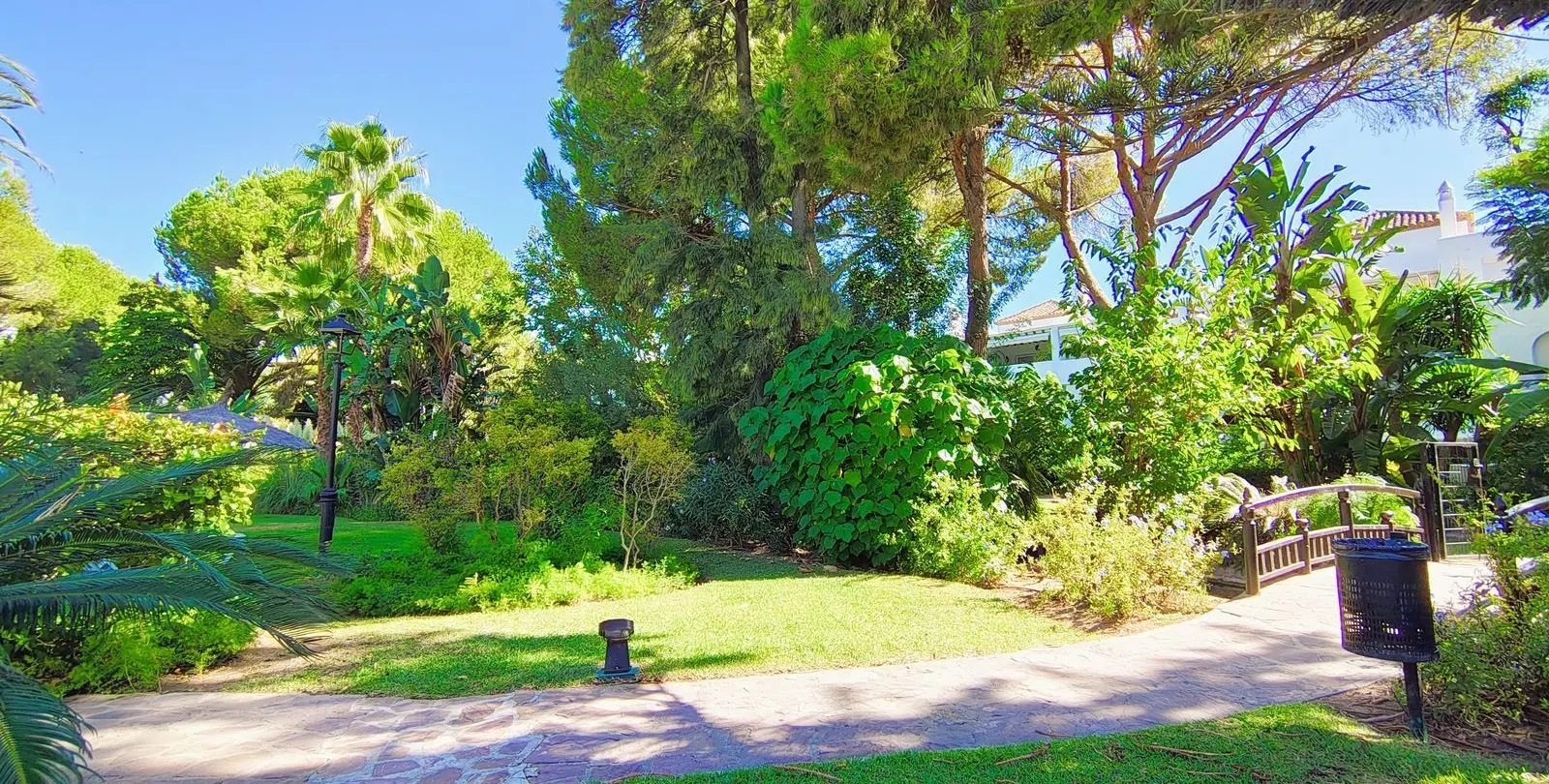 Venta de apartamento en planta media en Guadalmina Baja 20