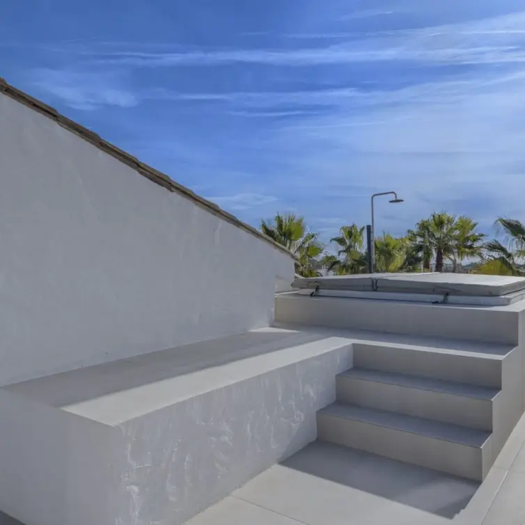 Sale of penthouse duplex in El Paraiso