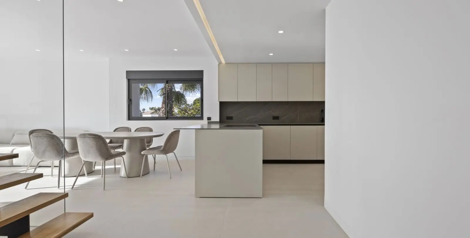 Sale of penthouse duplex in El Paraiso 14