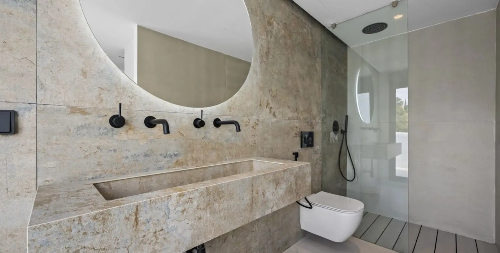 Sale of penthouse duplex in El Paraiso 24