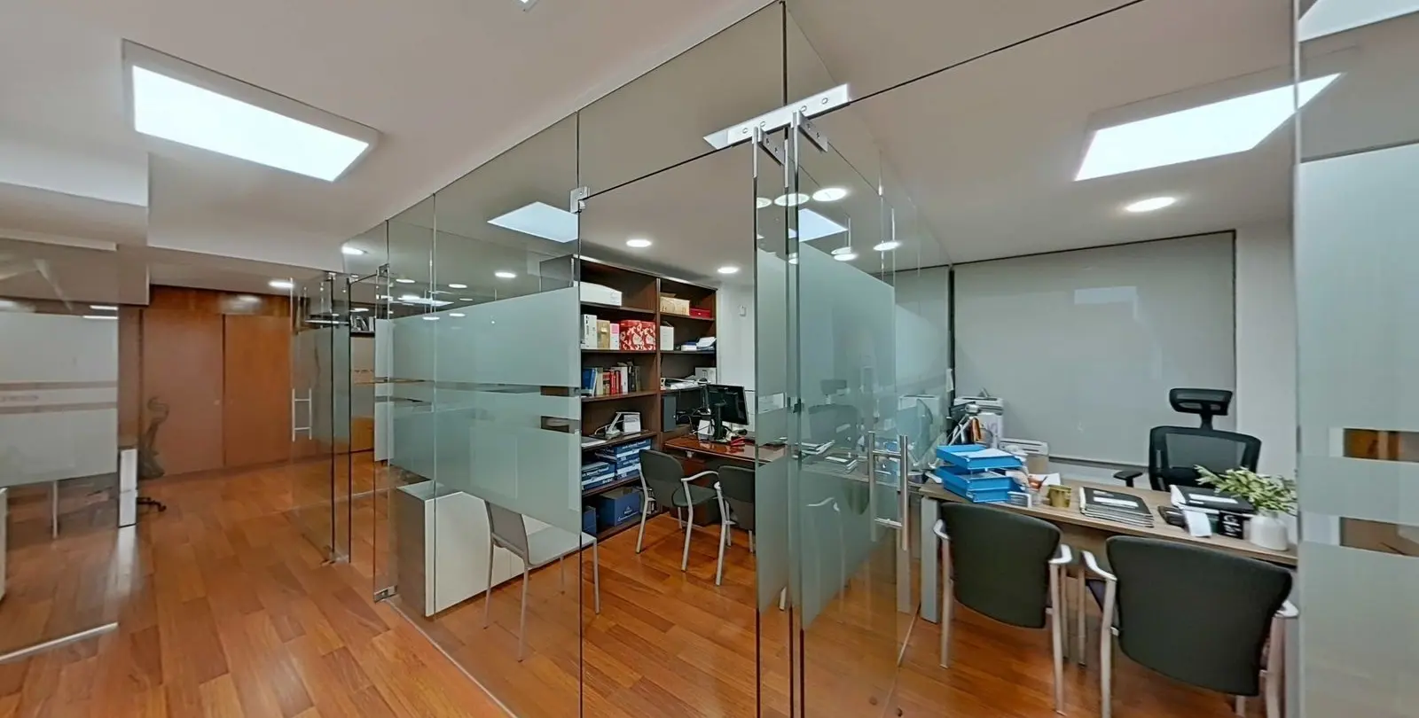 Sale of office in Marbella 1