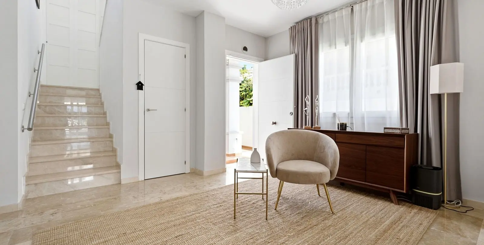 Venta de villa independiente en Cerros del Aguila 26