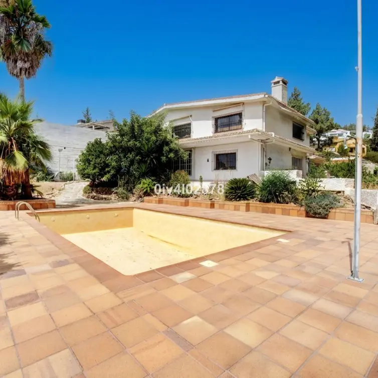 Продажа  отдельно стоящей виллы в Málaga