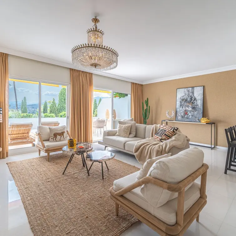 Продажа апартаментов на среднем этаже в The Golden Mile