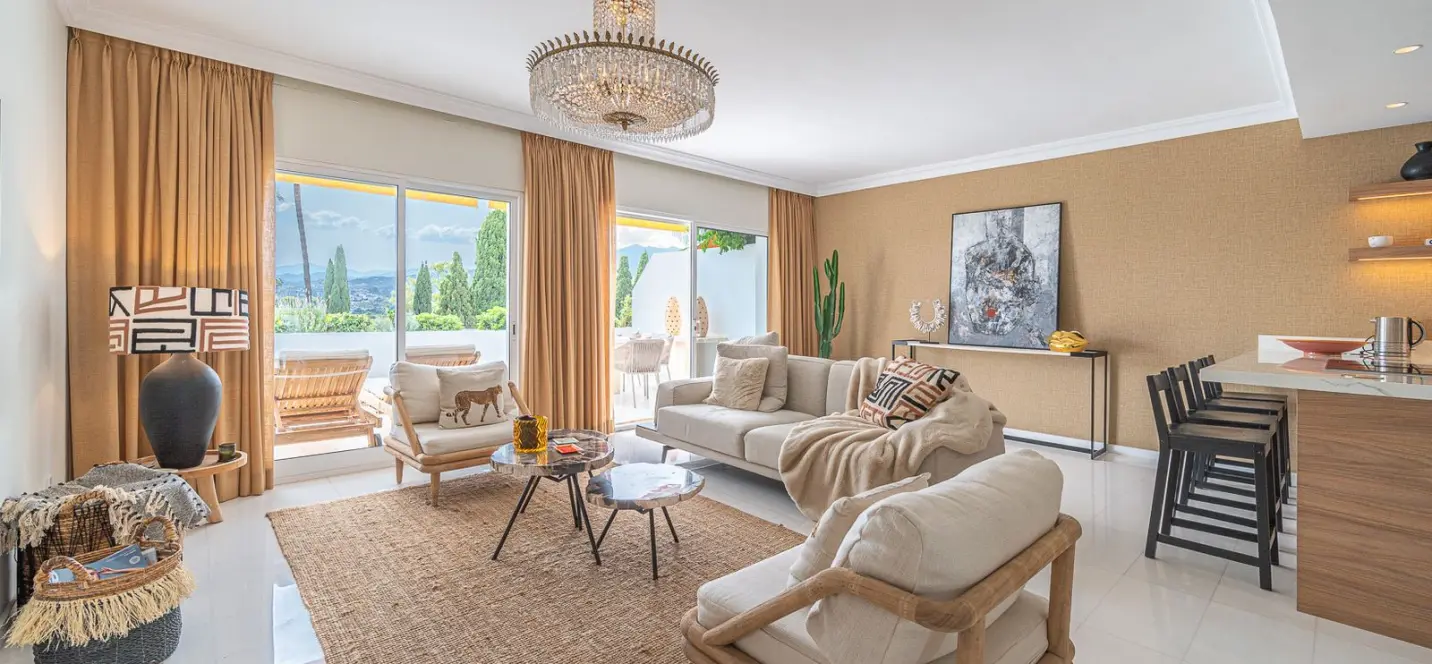 Venta de apartamento en planta media en The Golden Mile 1