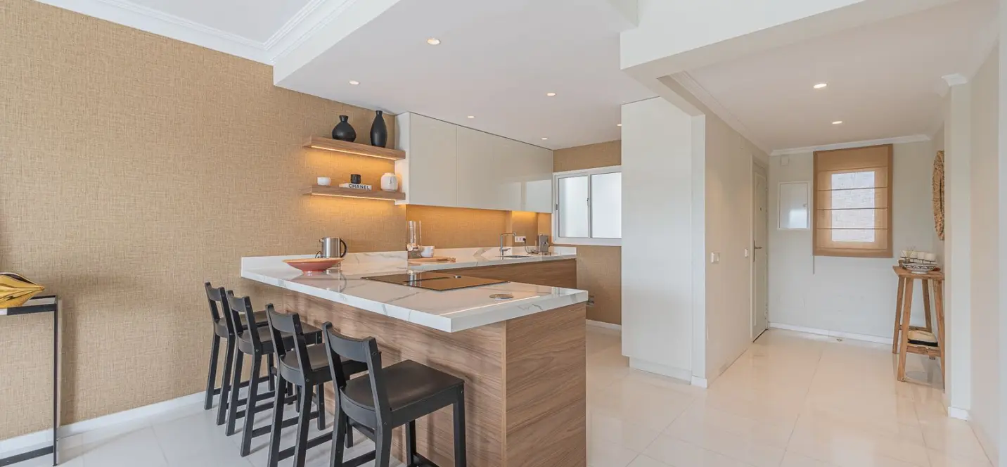 Venta de apartamento en planta media en The Golden Mile 2