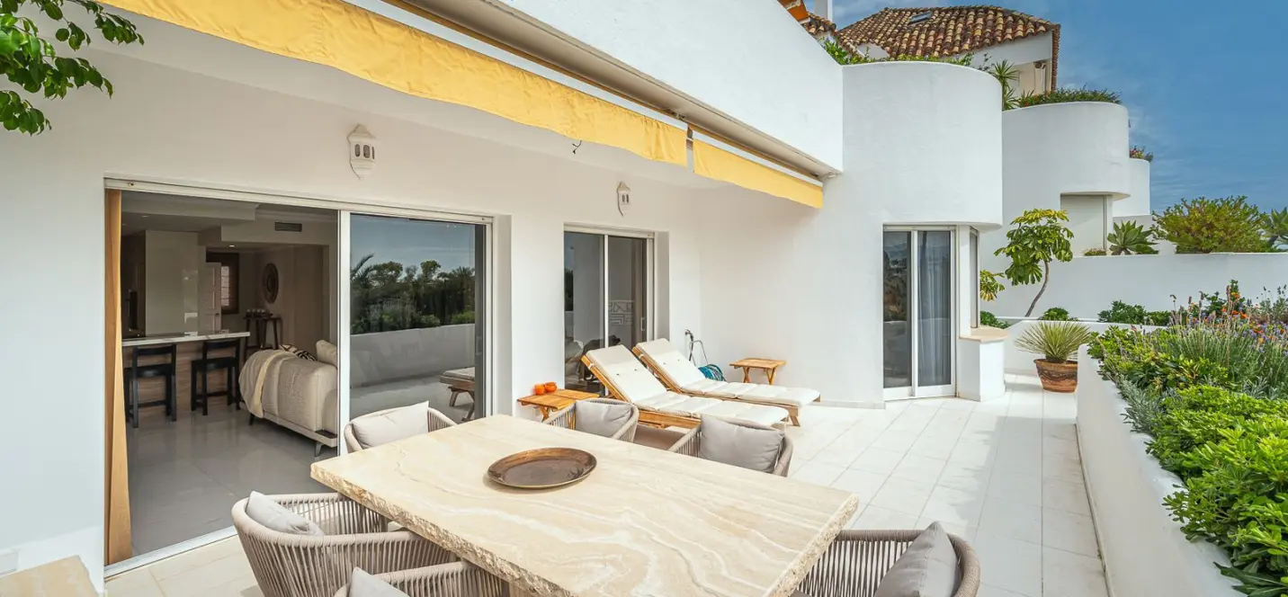 Venta de apartamento en planta media en The Golden Mile 3