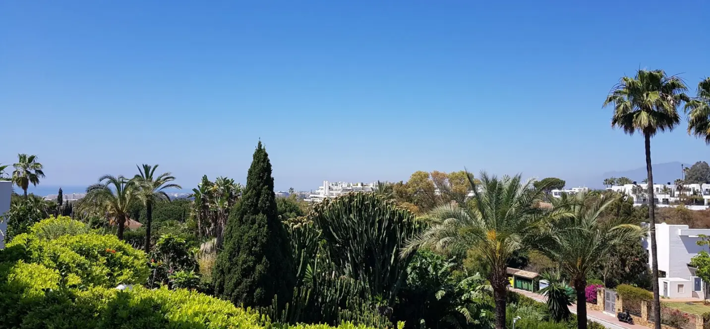 Venta de apartamento en planta media en The Golden Mile 4
