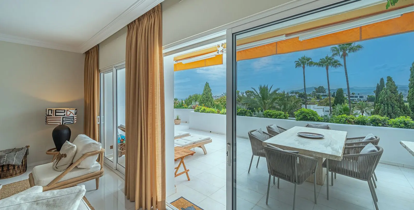 Продажа апартаментов на среднем этаже в The Golden Mile 8