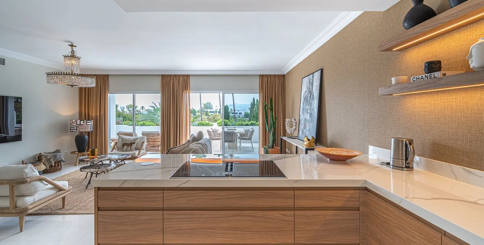 Продажа апартаментов на среднем этаже в The Golden Mile 10