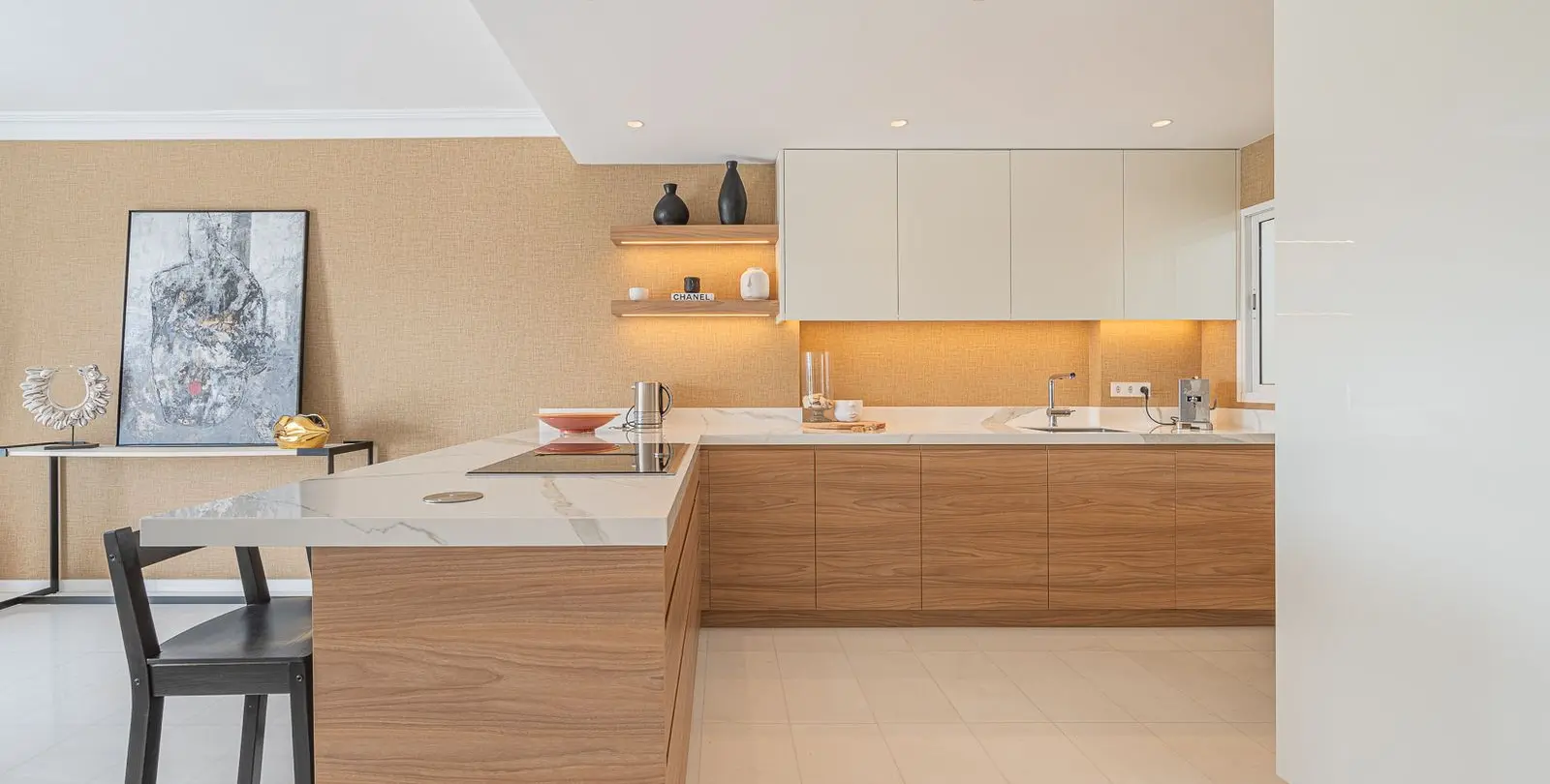 Продажа апартаментов на среднем этаже в The Golden Mile 11