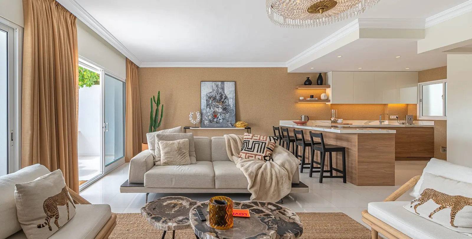 Продажа апартаментов на среднем этаже в The Golden Mile 12