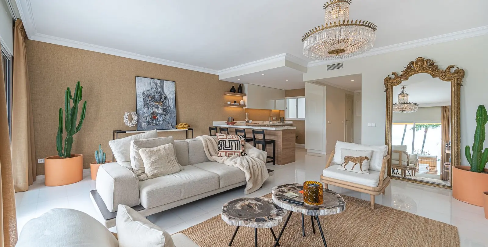 Продажа апартаментов на среднем этаже в The Golden Mile 13