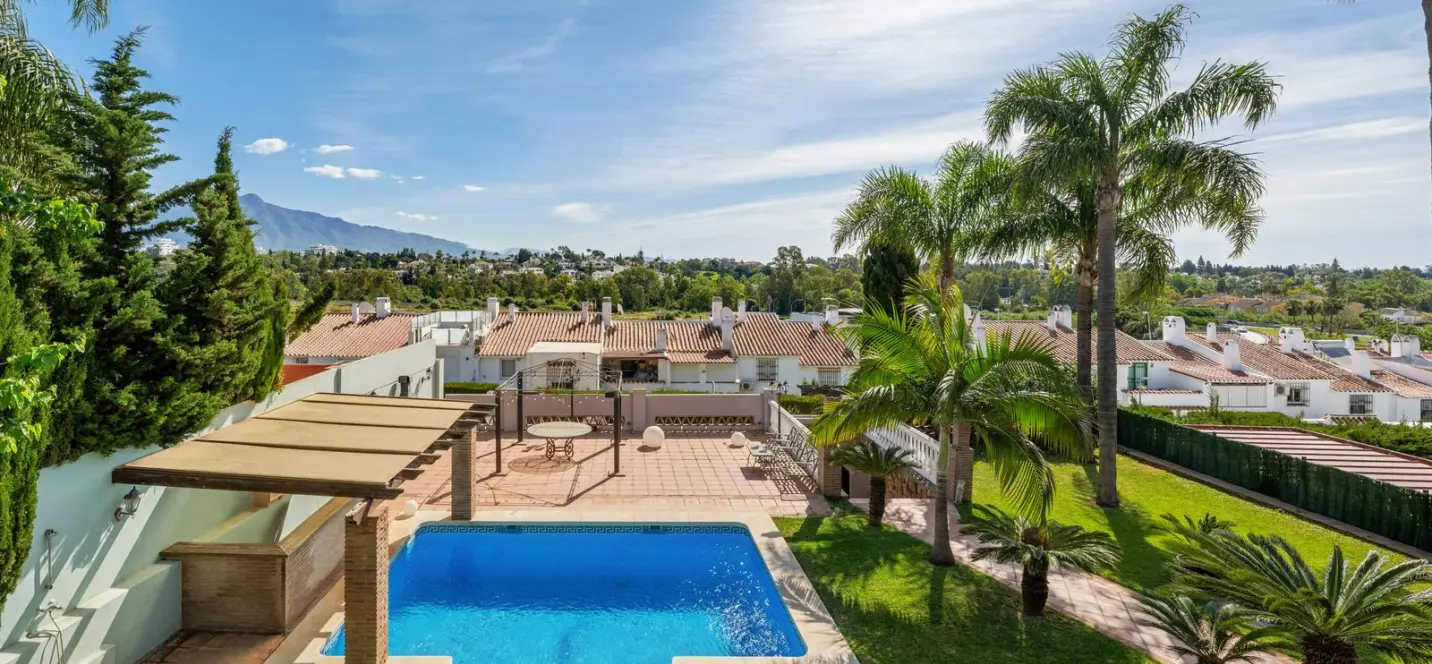 Venta de villa independiente en Estepona 1