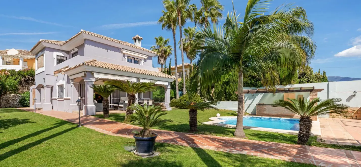 Venta de villa independiente en Estepona 3