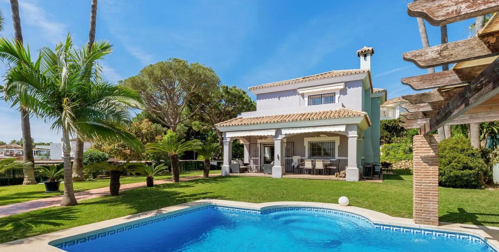 Venta de villa independiente en Estepona 5