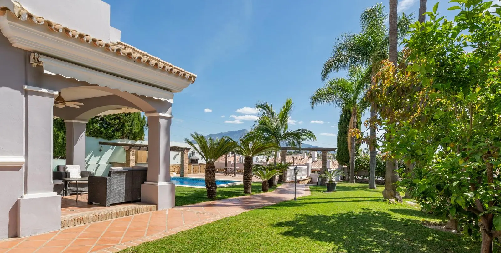 Venta de villa independiente en Estepona 6
