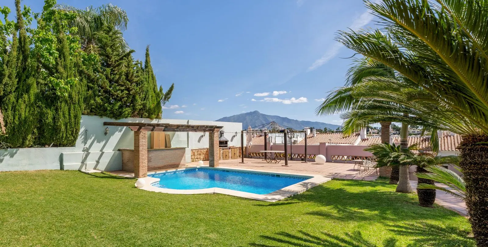 Venta de villa independiente en Estepona 15
