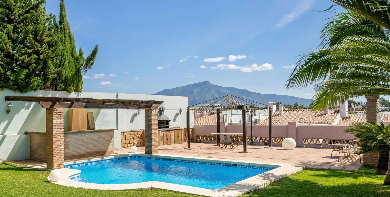 Venta de villa independiente en Estepona 16