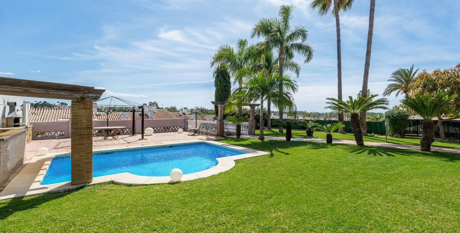 Venta de villa independiente en Estepona 17