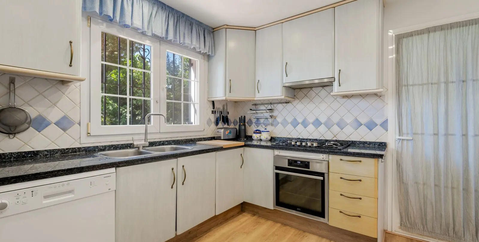Venta de villa independiente en Estepona 20