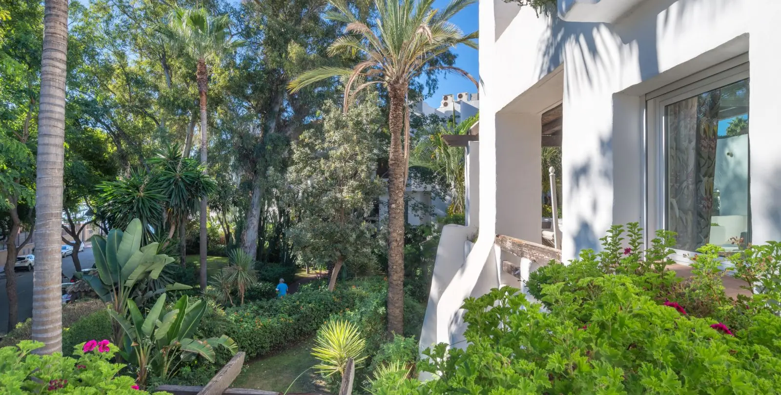Sale of penthouse duplex in Puerto Banús 22