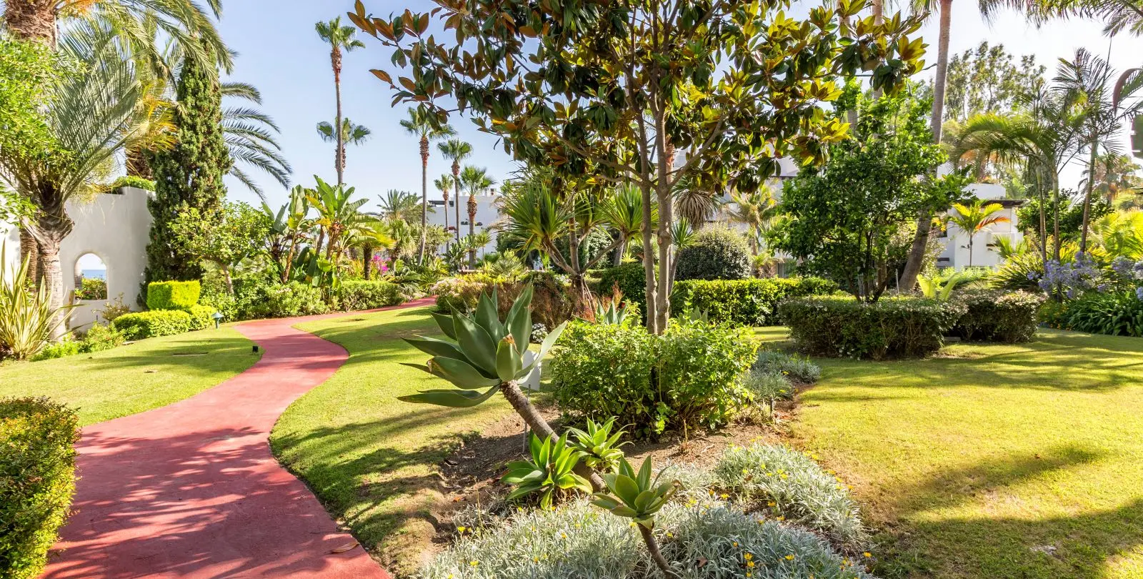 Sale of penthouse duplex in Puerto Banús 23
