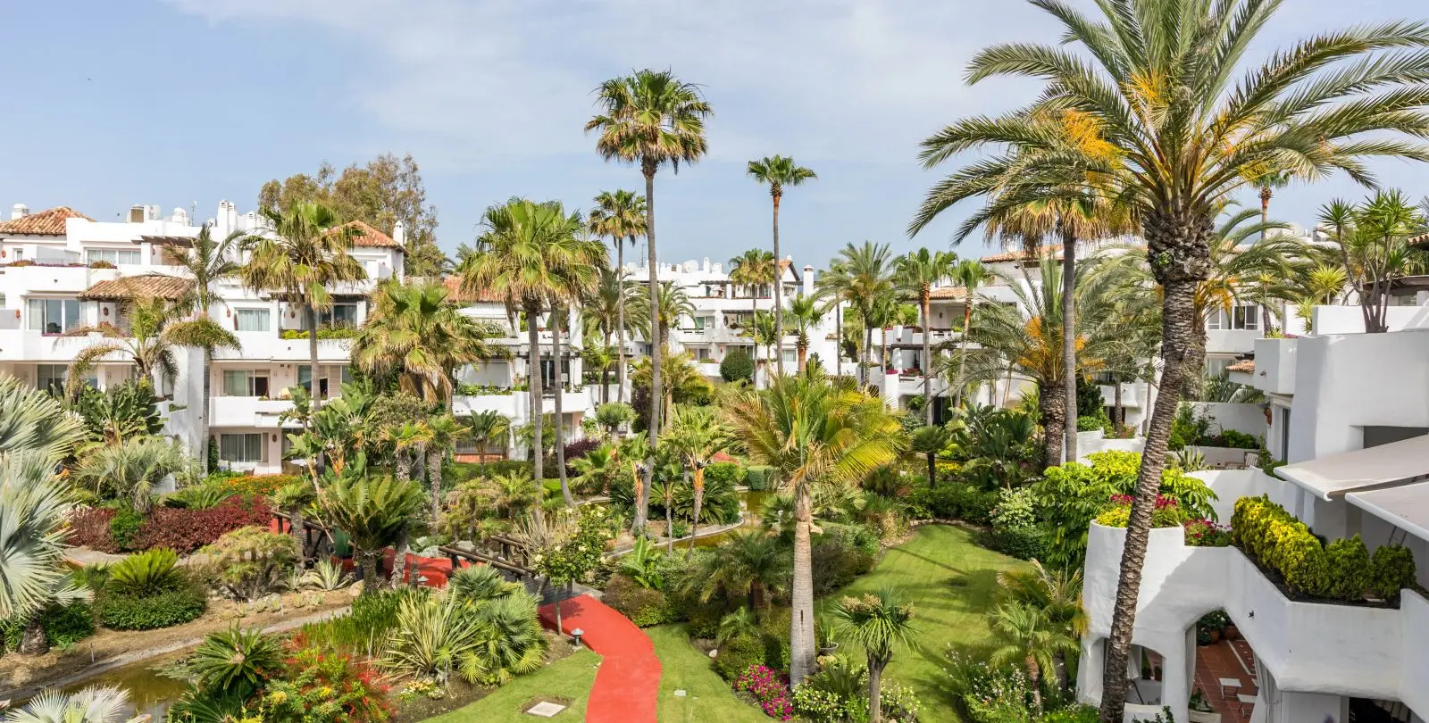 Sale of penthouse duplex in Puerto Banús 25