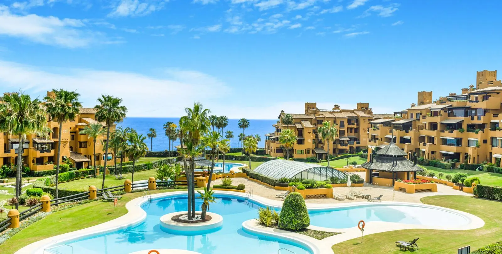 Продажа апартаментов на среднем этаже в Estepona 1