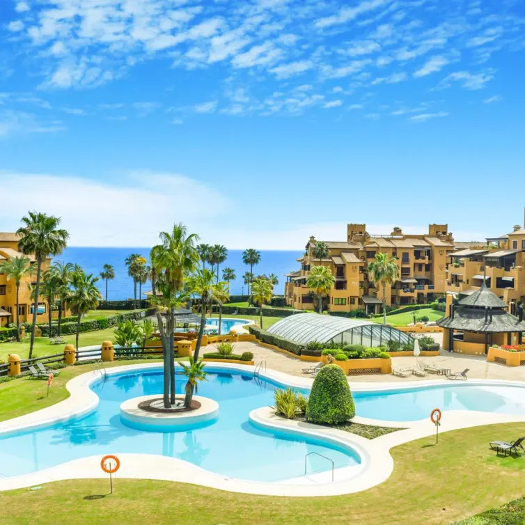 Venta de apartamento en planta media en Estepona