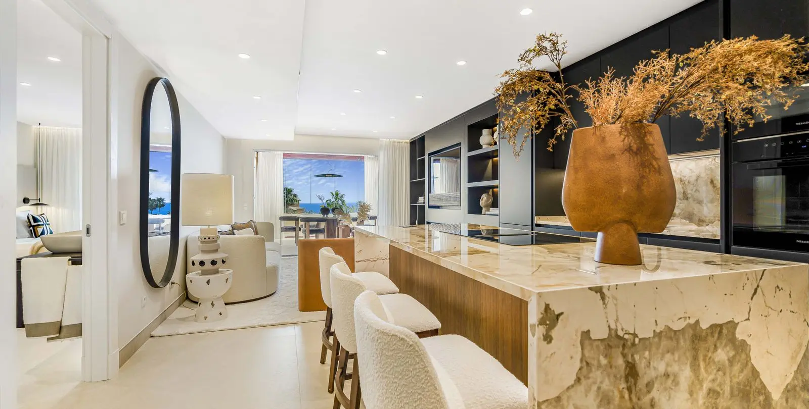 Продажа апартаментов на среднем этаже в Estepona 2