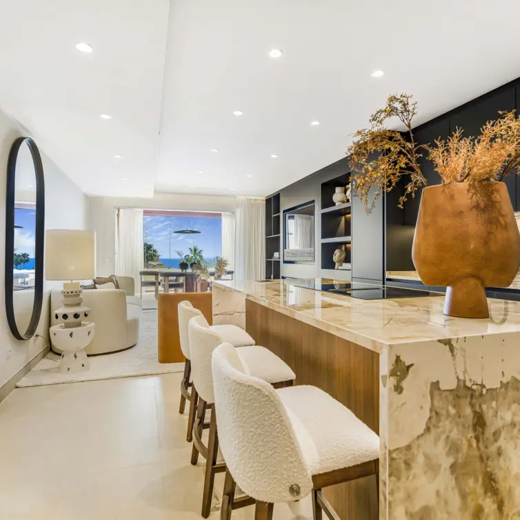 Venta de apartamento en planta media en Estepona