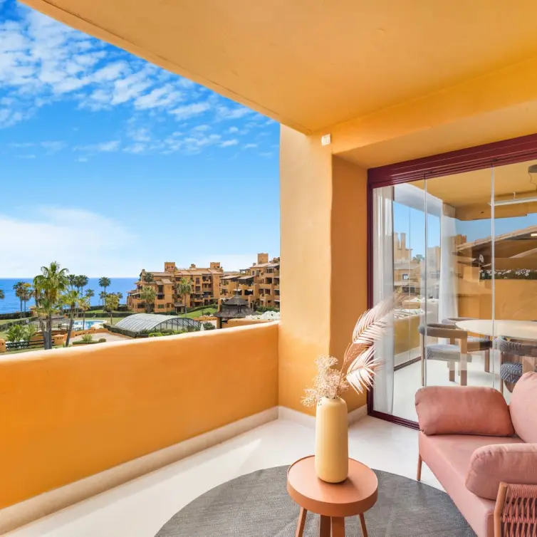 Venta de apartamento en planta media en Estepona