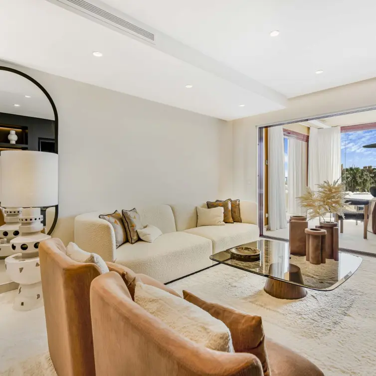 Venta de apartamento en planta media en Estepona