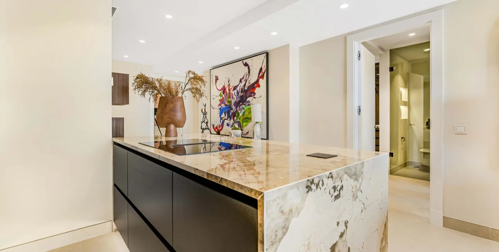 Продажа апартаментов на среднем этаже в Estepona 23