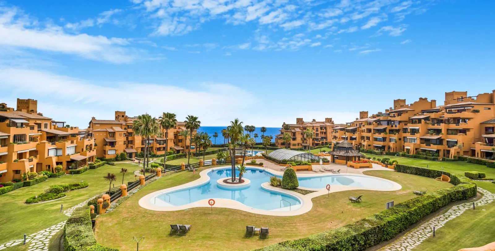 Продажа апартаментов на среднем этаже в Estepona 25