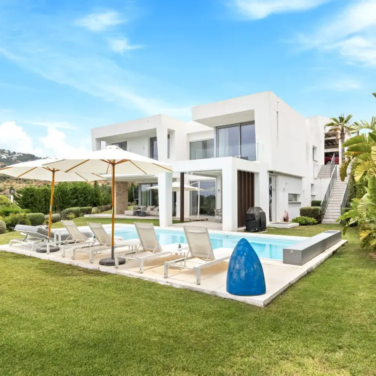 Venta de villa independiente en Santa Clara