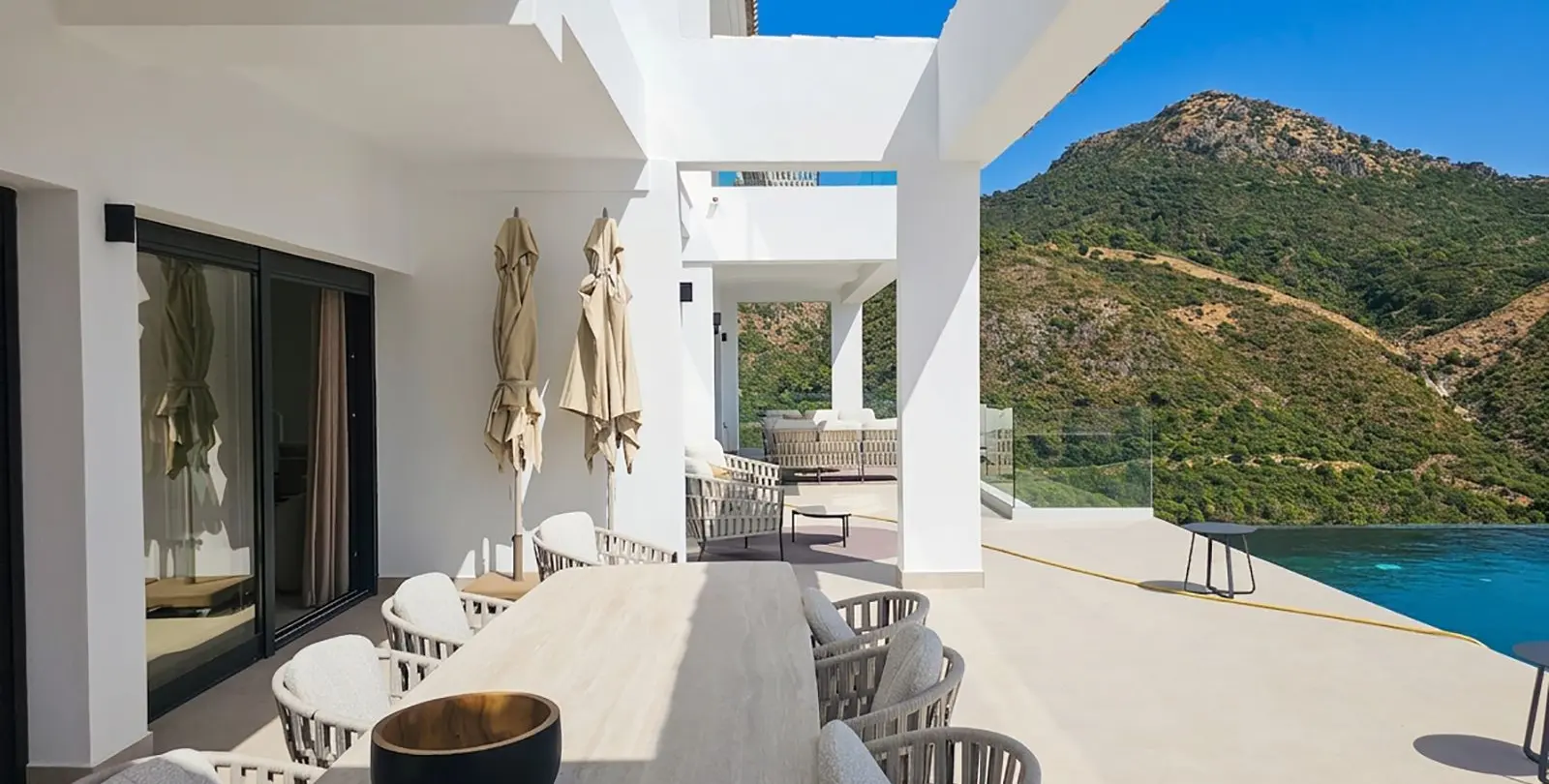Sale of detached villa in Benahavís 2