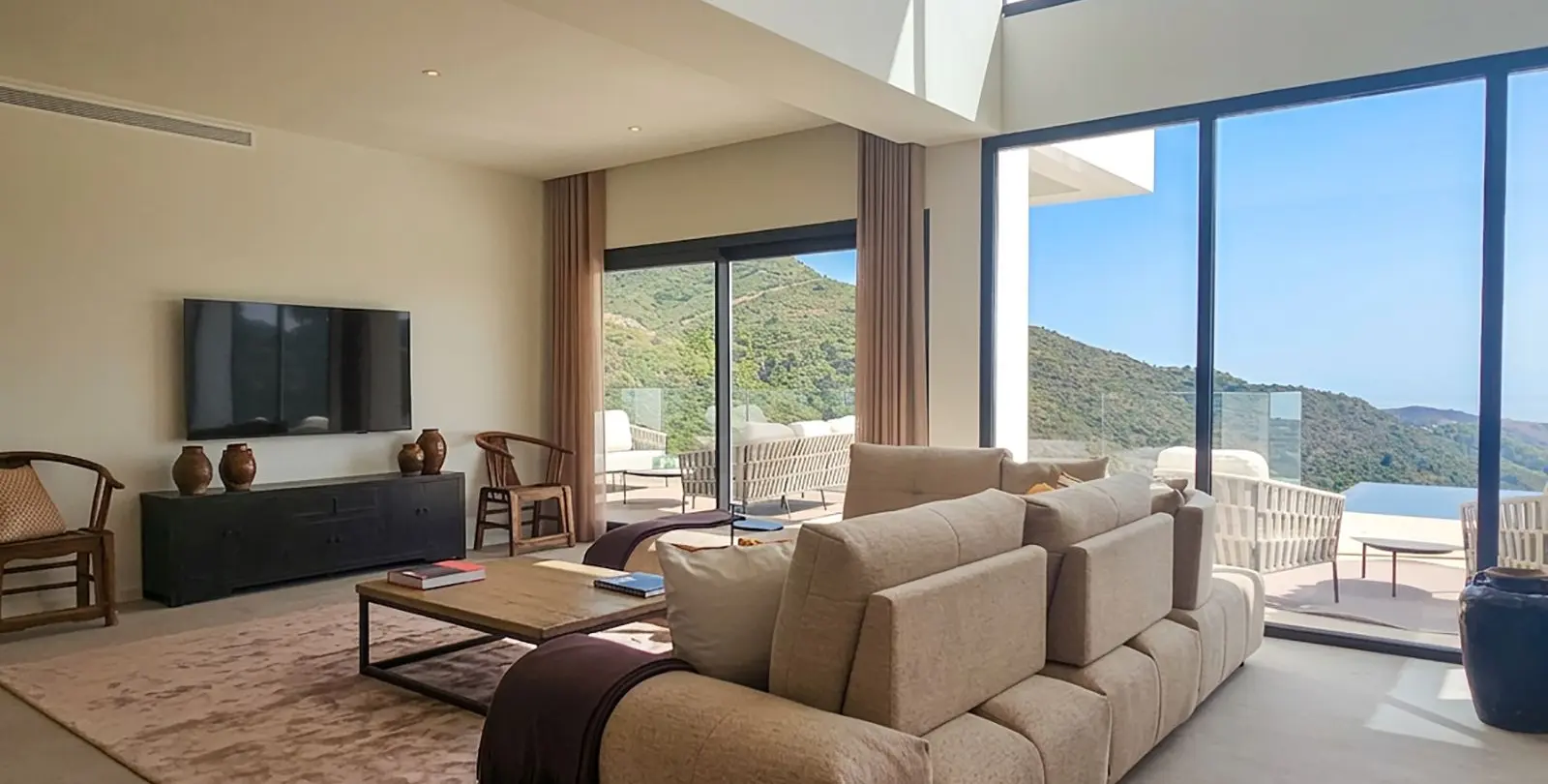 Sale of detached villa in Benahavís 12