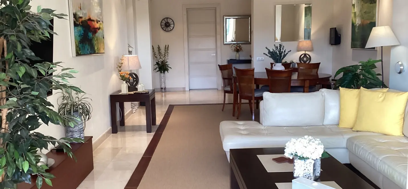 Alquiler a corto plazo de apartamento en planta media en The Golden Mile 1