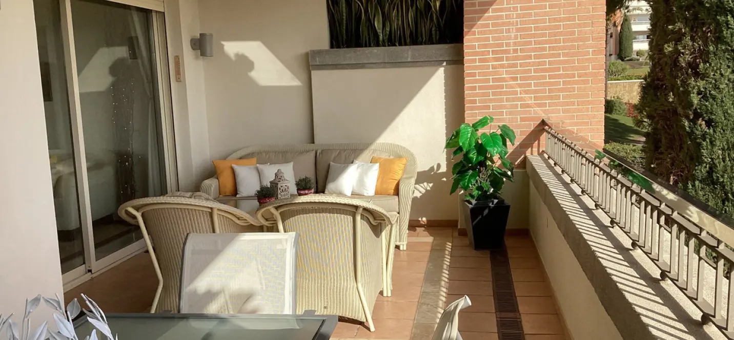 Alquiler a corto plazo de apartamento en planta media en The Golden Mile 3