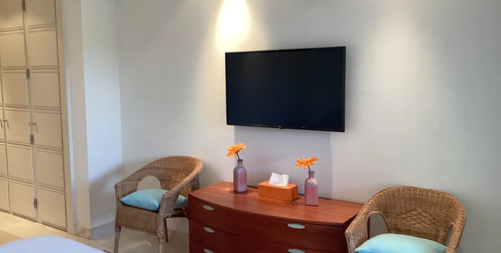 Краткосрочная аренда апартаментов на среднем этаже в The Golden Mile 12