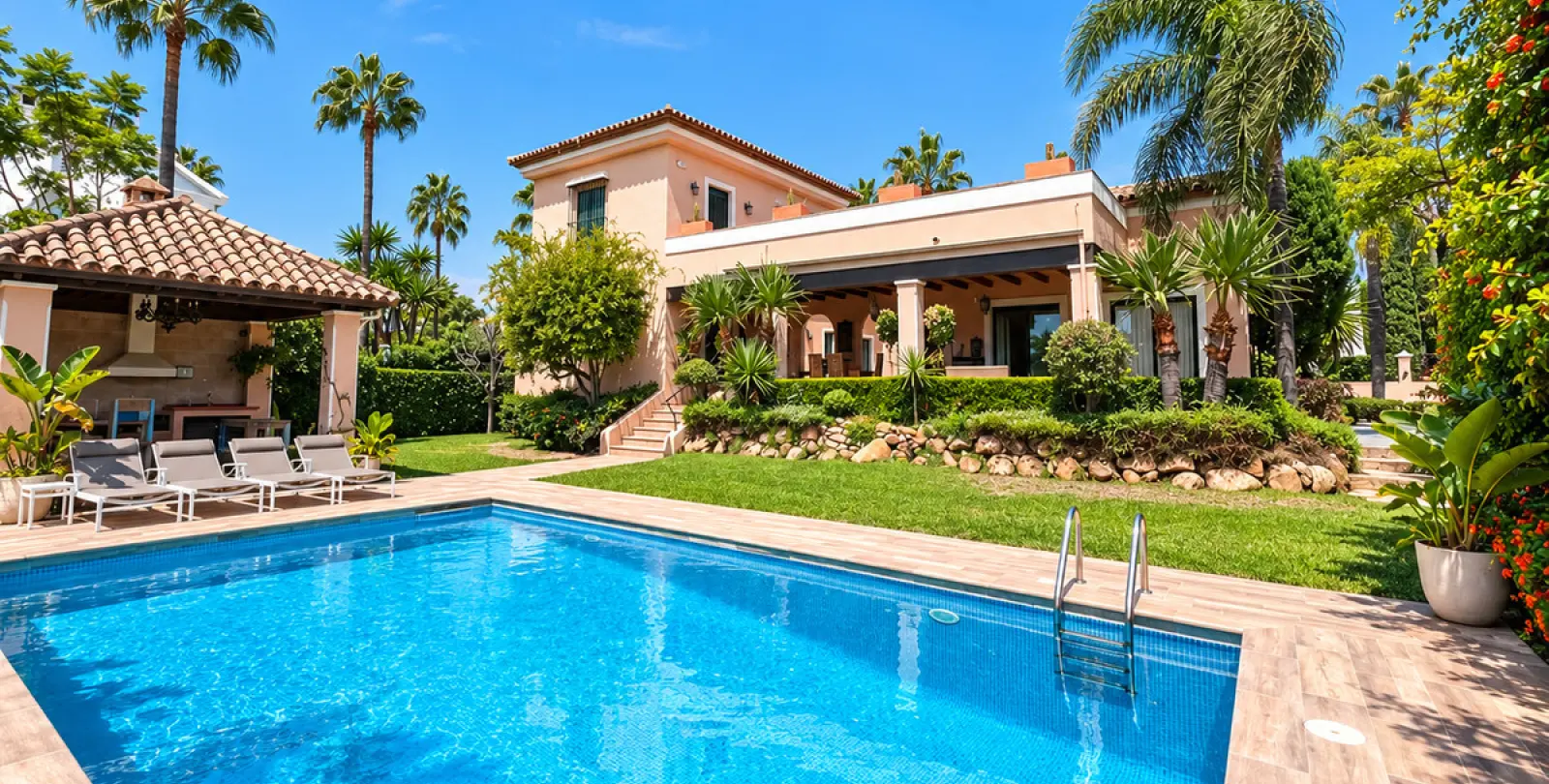 Alquiler a largo plazo de villa independiente en Bahía de Marbella 1