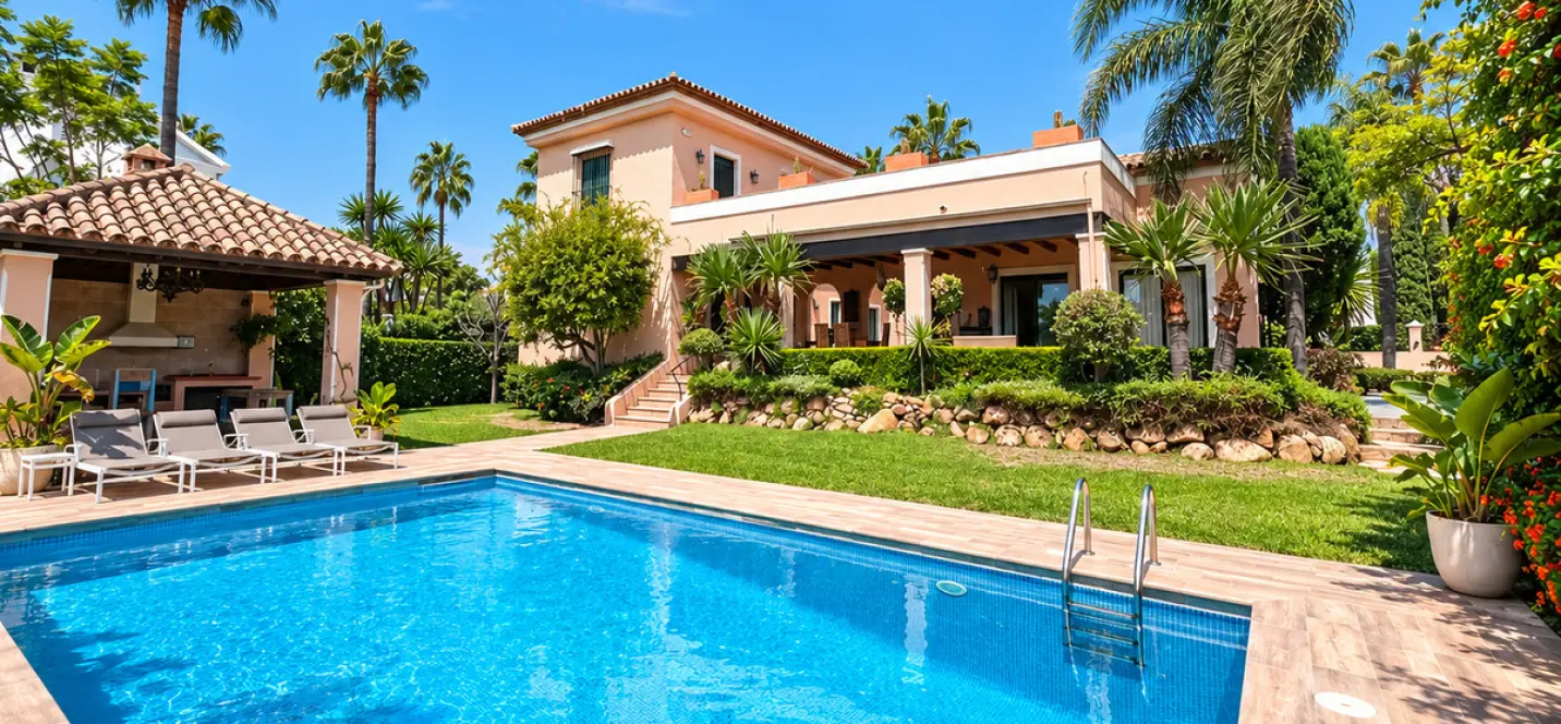 Alquiler a largo plazo de villa independiente en Bahía de Marbella 0