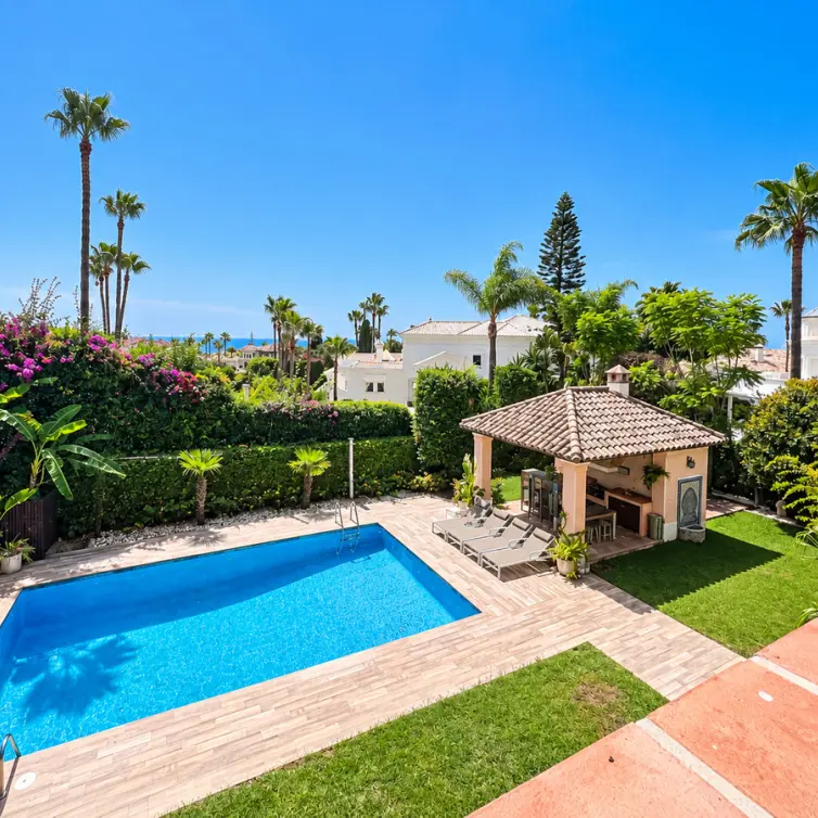 Alquiler a largo plazo de villa independiente en Bahía de Marbella