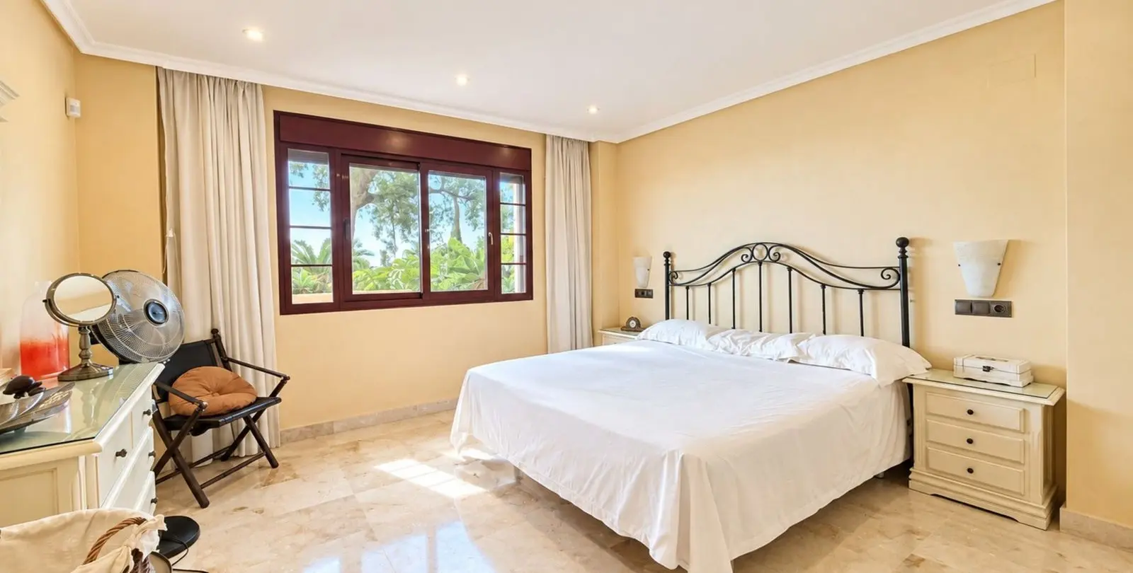 Venta de apartamento en planta baja en La Mairena 4