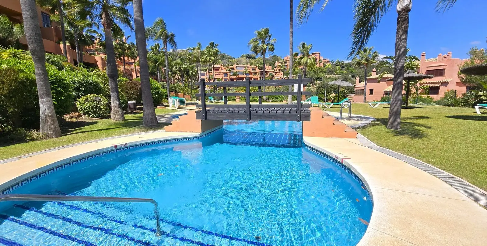 Venta de apartamento en planta baja en La Mairena 16