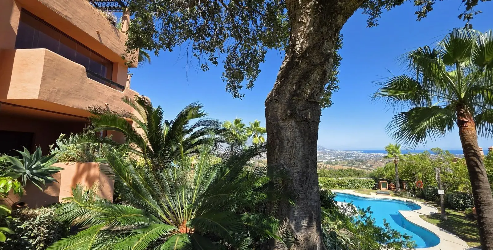 Venta de apartamento en planta baja en La Mairena 35