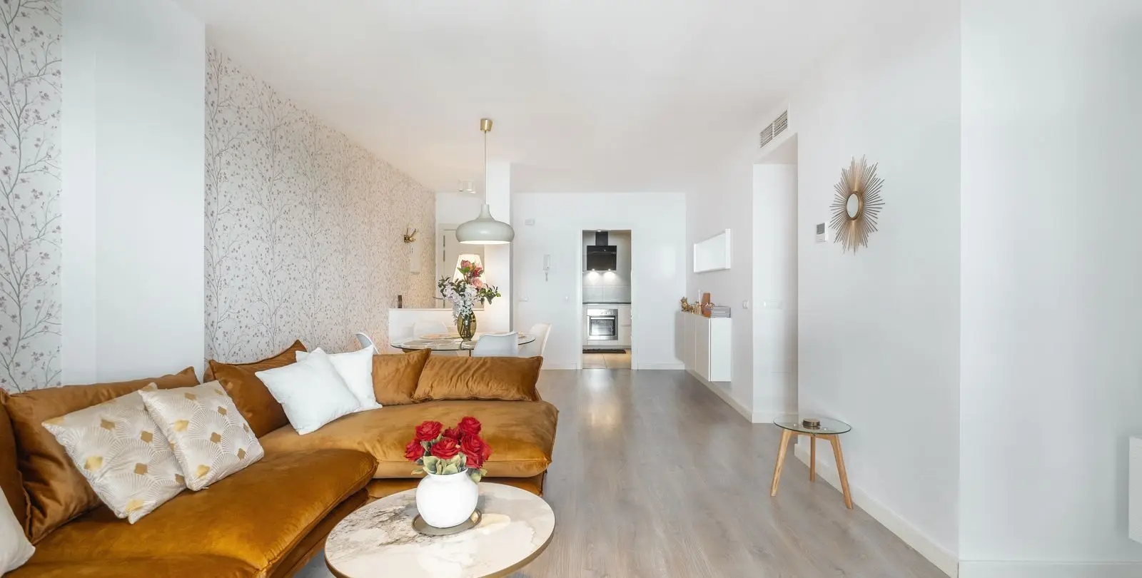 Venta de apartamento en planta media en La Campana 2